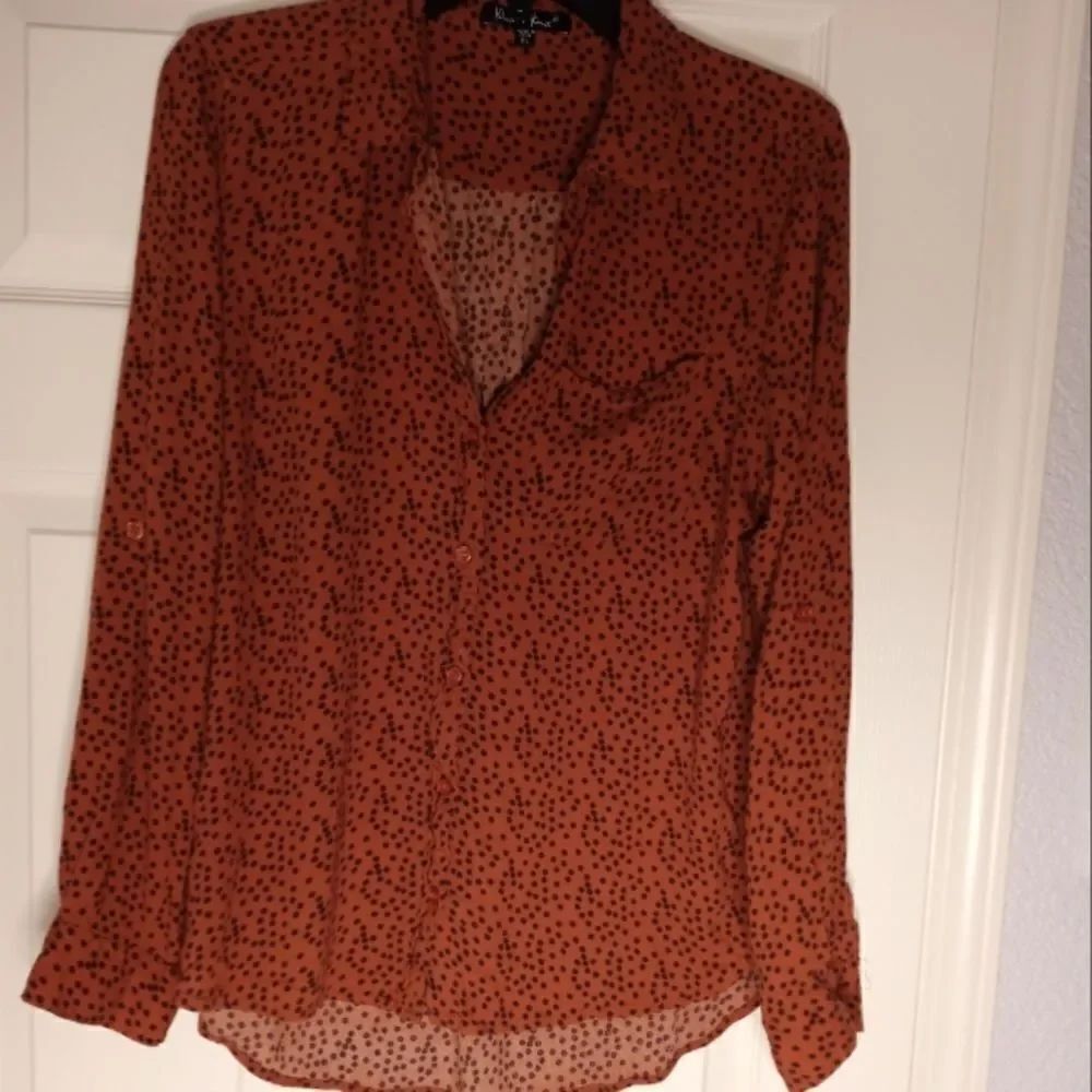 VelvetHeart XL SquirrelPolkaDots Lslvs ButtonUp UpDownHemV-neckWomen's TopShirt.